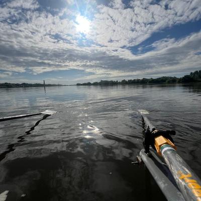 Nos pelles sur l'eau