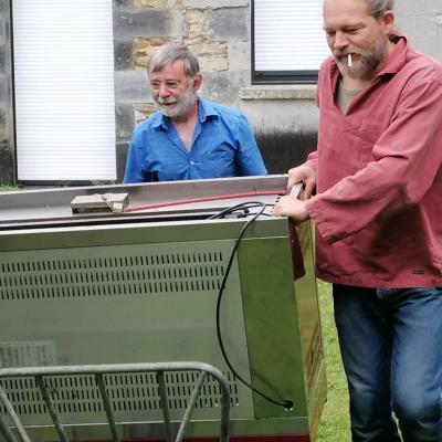 3 bernard retrouve le sourire, on va manger du poulet