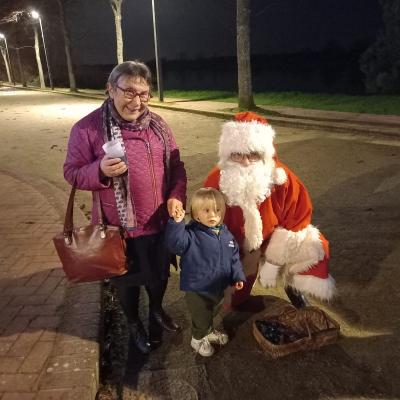 9 pere noel plus petit que christine