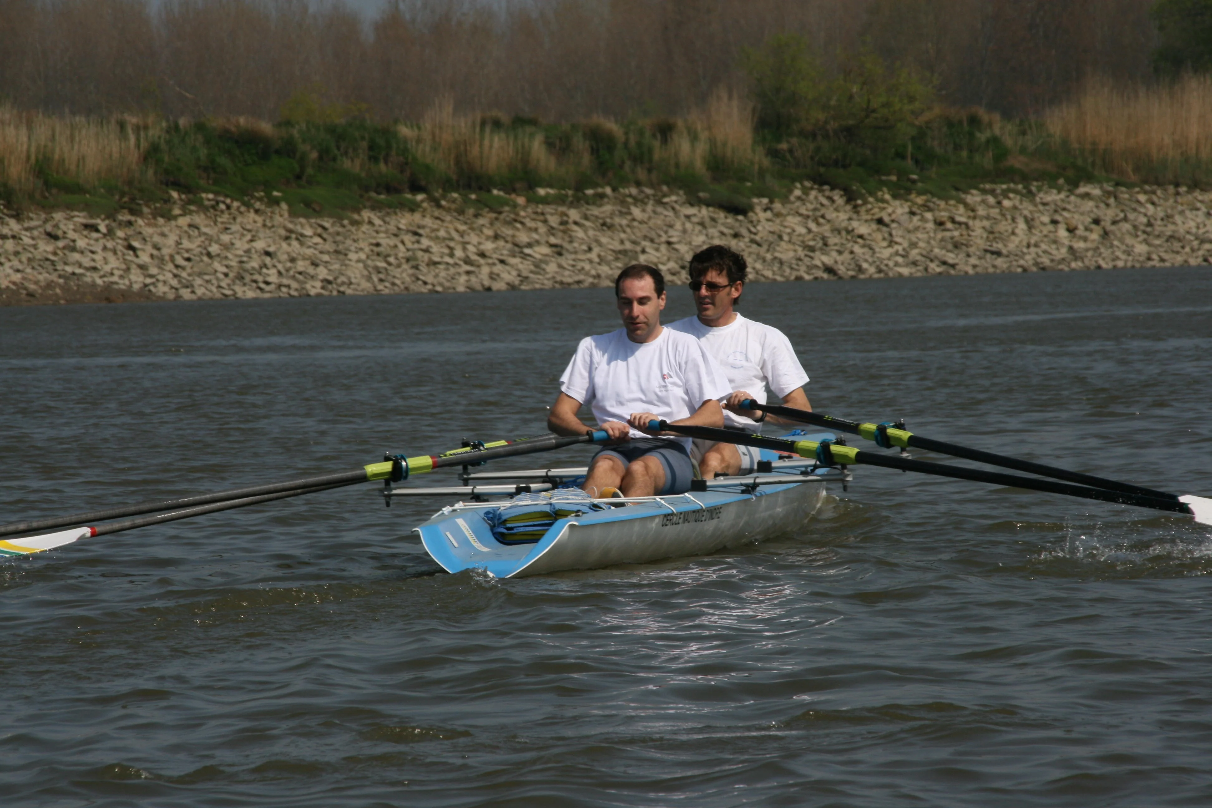 Les voisins escortent ALO